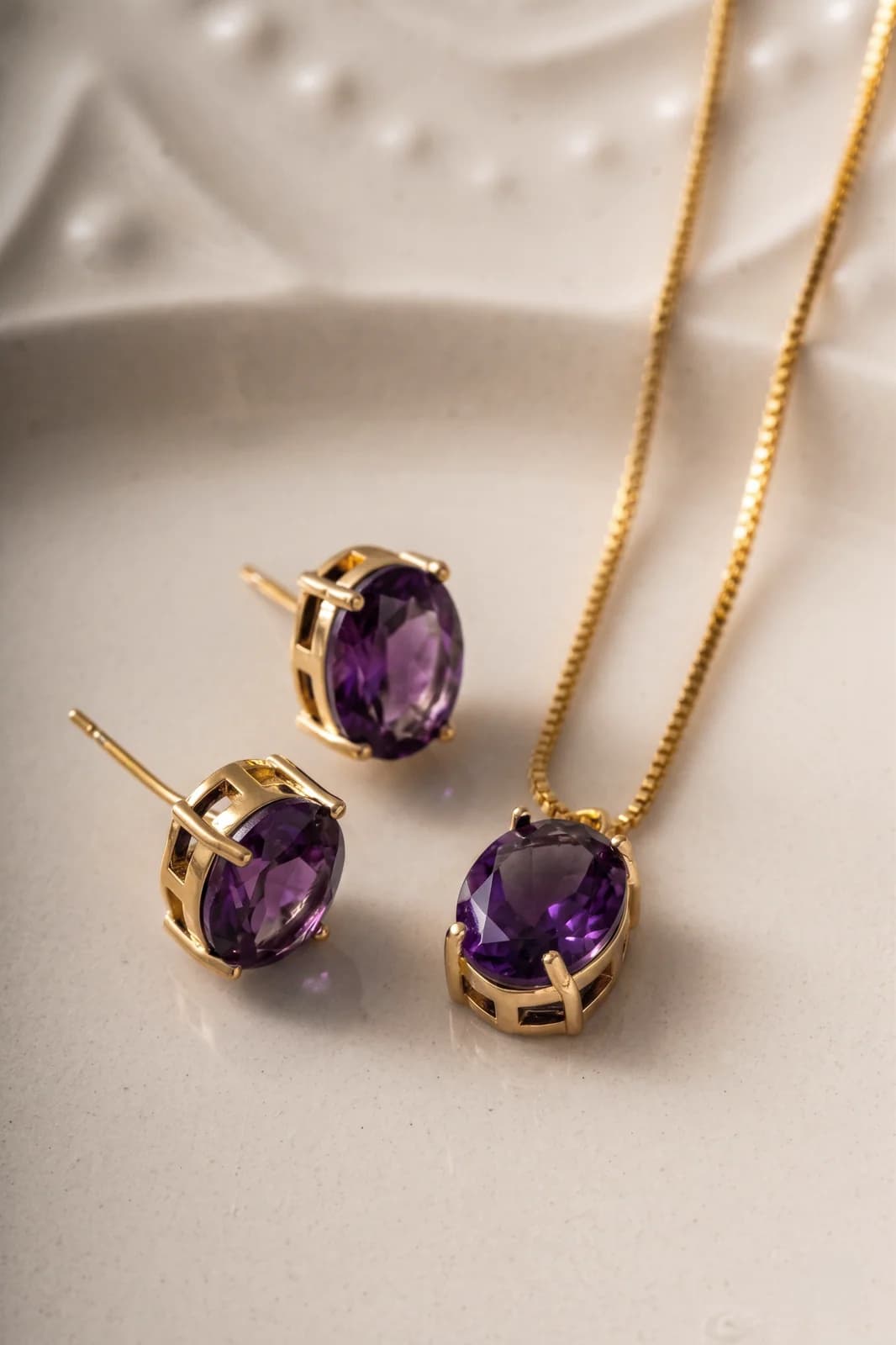 Oval ametista dourado