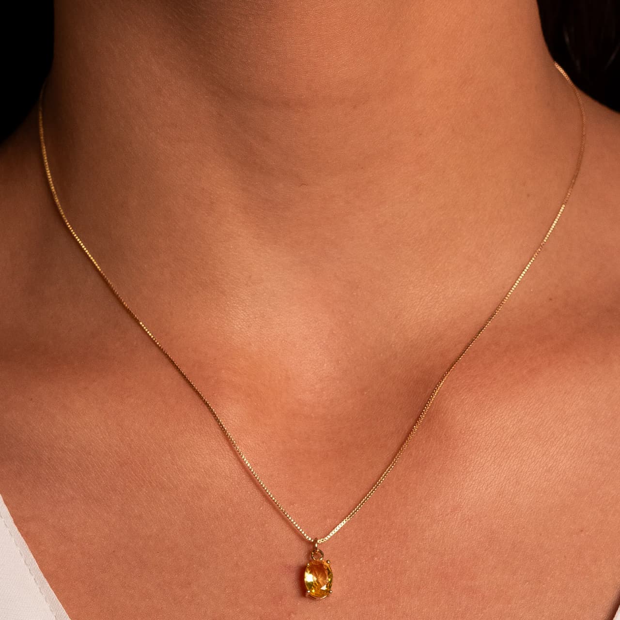 Oval citrino dourado